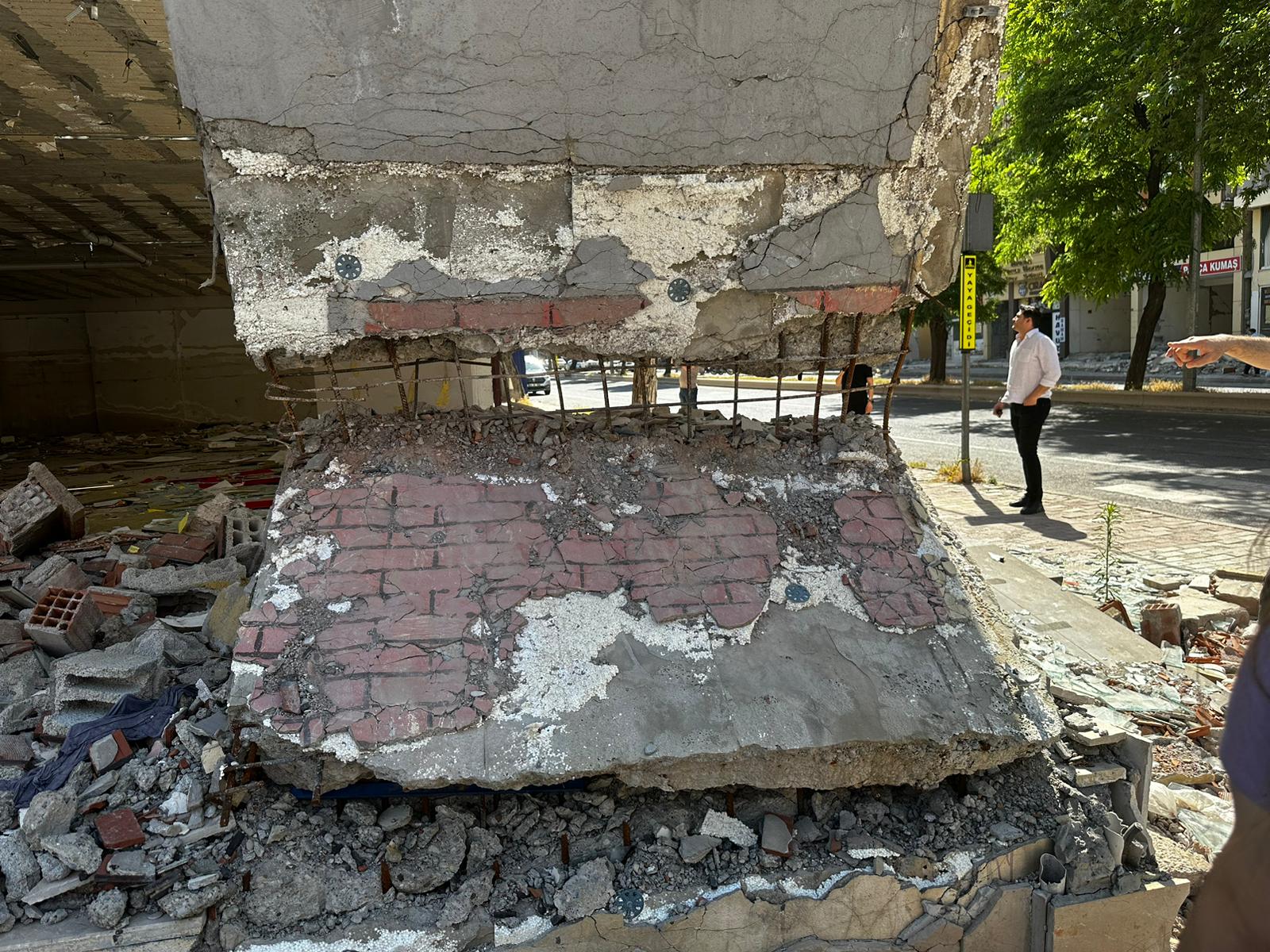 Ga N Haber Merkezi Ga N Akadem Syen Ve Renc Ler Nden Deprem